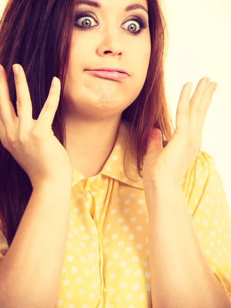 Lustige Frau, die unzufrieden ist — Stockfoto