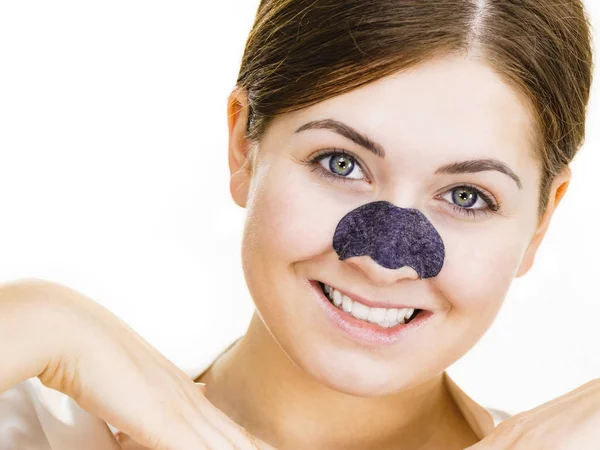 Woman applying pore strips on nose — Stock Photo, Image