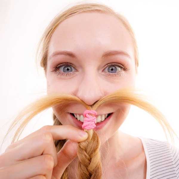 Menina loira com cabelo trançado — Fotografia de Stock