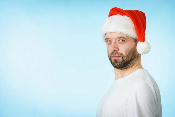Бородатий чоловік у капелюсі Санта Клауса — стокове фото