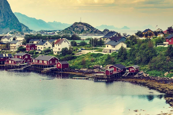 Fjord a hory krajina. Lofoten ostrovy Norska — Stock fotografie