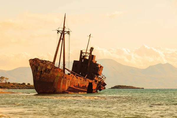 El famoso naufragio cerca de Gythio Grecia —  Fotos de Stock