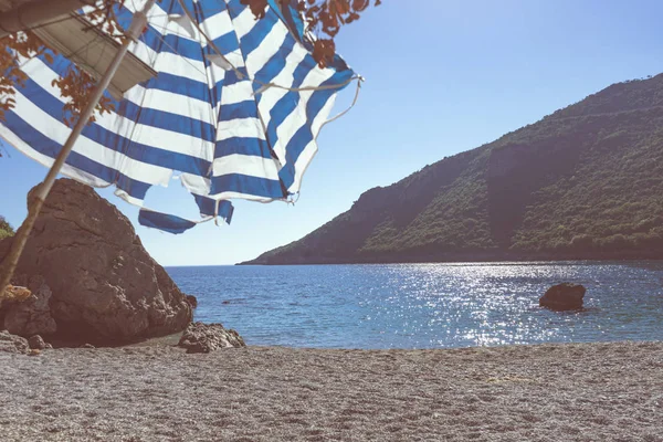 Kumlu plaj ve deniz, Yunanistan — Stok fotoğraf