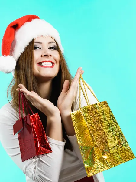 Frohe Weihnachten Frau hält Geschenktüte — Stockfoto