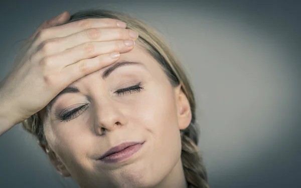 Woman having head ache — Stock Photo, Image