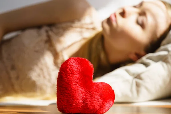 Mujer triste en el día de San Valentín — Foto de Stock