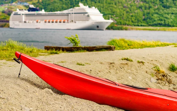 Kayak y crucero en Flam, Noruega — Foto de Stock