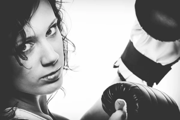 Boxer exercice fille avec gants de boxe . — Photo
