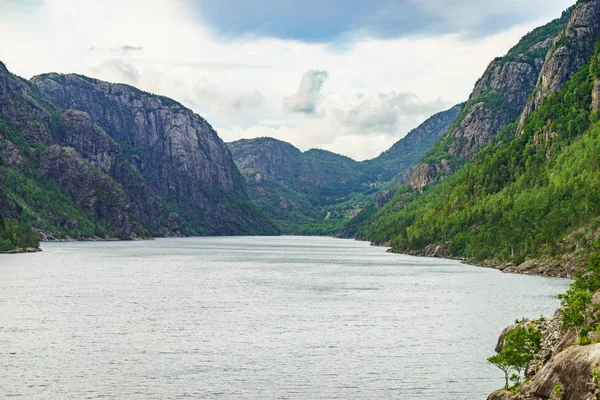 Krajobraz fiord w Norwegii — Zdjęcie stockowe