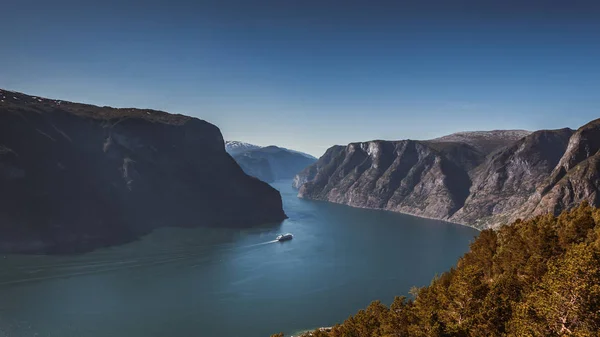 Paisagem fiorde Aurlandsfjord na Noruega — Fotografia de Stock