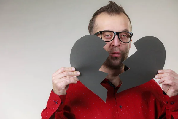 Hombre triste con el corazón roto . —  Fotos de Stock