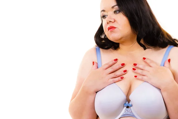 Χοντρή γυναίκα μεγάλο στήθος φορώντας σουτιέν — Φωτογραφία Αρχείου