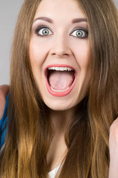 Shocked amazed woman portrait — Stock Photo, Image