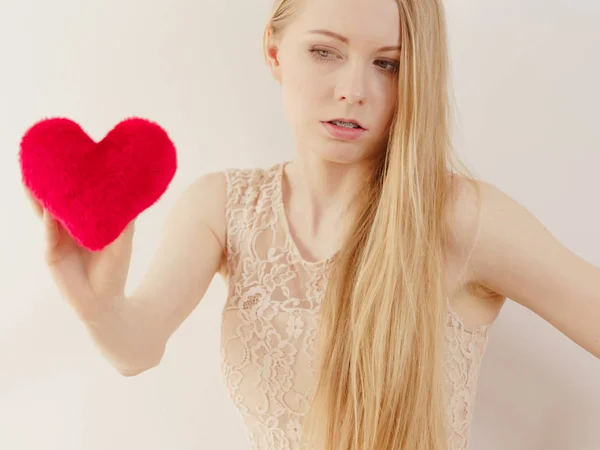 Traurige Frau am Valentinstag — Stockfoto