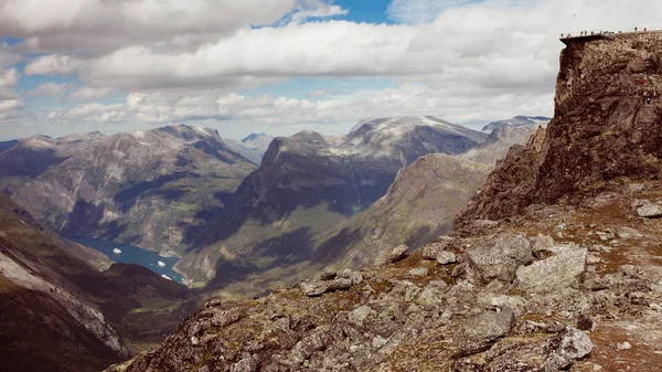 Paysage montagneux avec point de vue Dalsnibba, Norvège — Photo
