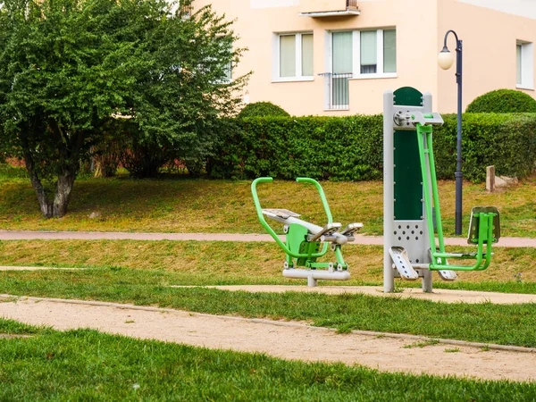 Outdoor gym in green park — Stock Photo, Image