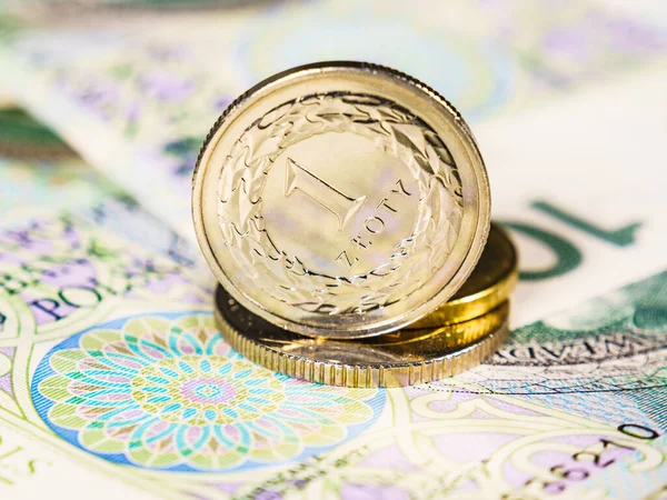 Sluiten polijsten zloty bankbiljetten en munten — Stockfoto