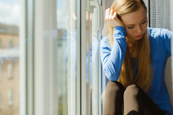 Jovem adolescente triste mulher — Fotografia de Stock