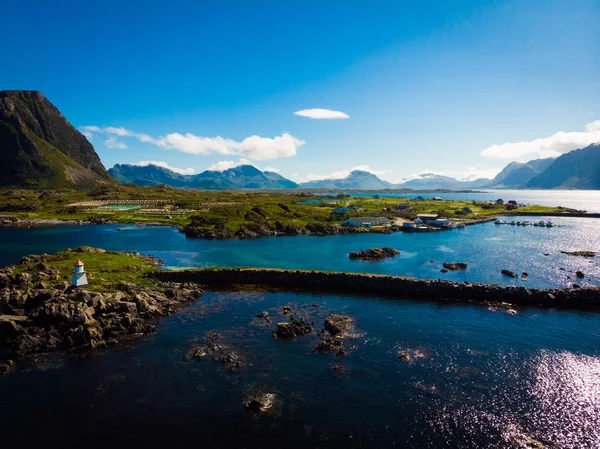 Маяк Лофотенских островов Норвегии — стоковое фото
