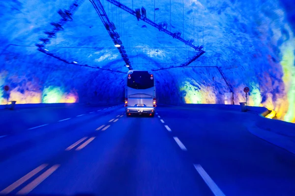 Ônibus em Laerdal tunnel, Noruega — Fotografia de Stock