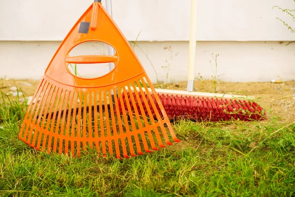 Gardening tools, rake and broom — 图库照片