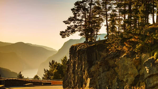 Road and parking area at Stegastein viewpoint Norway. — Stock Photo, Image