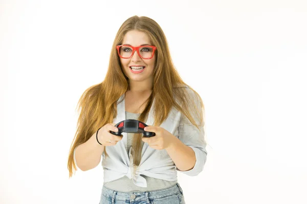 Gamer vrouw met gaming pad — Stockfoto