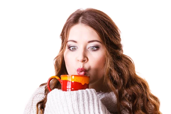 Woman holding red tea coffee mug — Stock Photo, Image