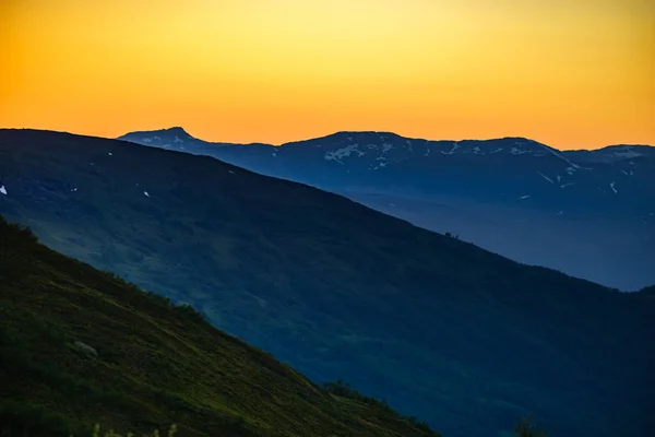 Solnedgång över bergen, Norge — Stockfoto