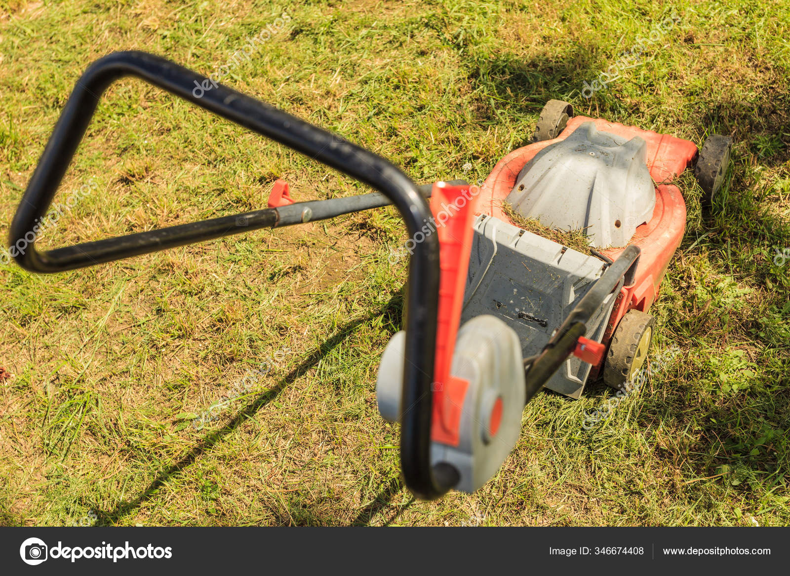 Gardening Garden Service Old Lawn Mower Cutting Green Grass Backyard Stock Photo Voyagerix 346674408