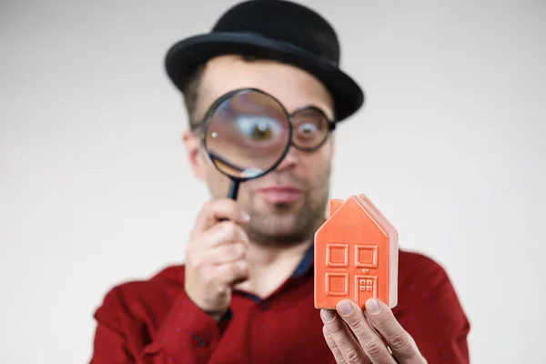 Funny Looking Adult Man Examining Red Model Home Using Magnifying — Stock Photo, Image