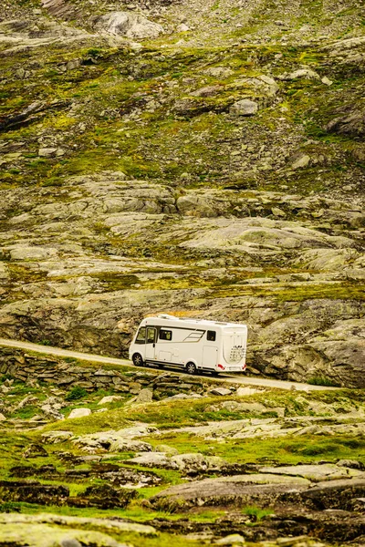 Kampeerder Noorse Bergen Kamperen Natuur Reizen Vakantie Avontuur Concept — Stockfoto