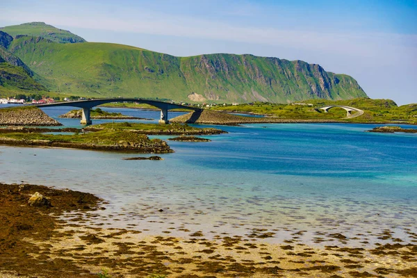 Paisagem Cênica Norueguesa Arquipélago Lofoten Estrada Ponte Ligando Ilhas Sobre — Fotografia de Stock