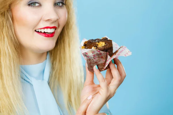 Açúcar Doce Nos Faz Felizes Mulher Loira Atraente Segura Delicioso — Fotografia de Stock