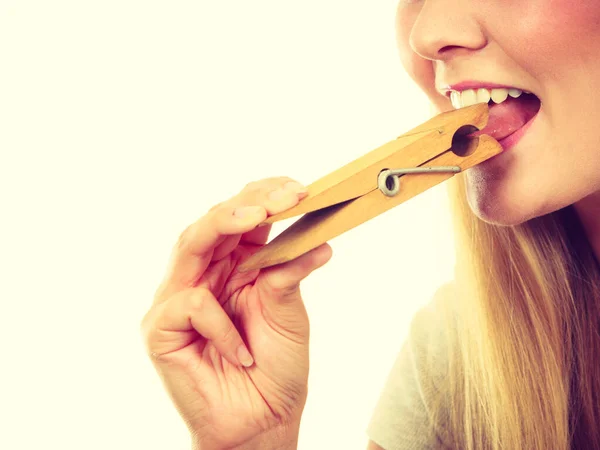 Barriera Linguistica Pettegolezzi Problemi Nell Esprimere Concetto Donna Bionda Con — Foto Stock