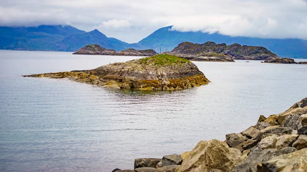 Paisagem Marinha Com Ilhas Pedra Fiorde Vjestfjord Ilhas Lofoten Região — Fotografia de Stock