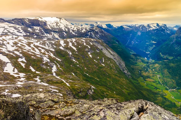 Turizmus Nyaralás Utazás Fantasztikus Kilátással Geirangerfjord Hegyek Táj Dalsnibba Fennsík — Stock Fotó