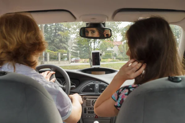 Homem Mulher Durante Viagem Casal Amigos Sentados Dentro Veículo Carro — Fotografia de Stock