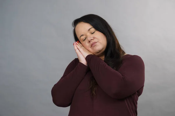 Lovely Tired Chubby Size Woman Gesturing Sleep Gesutre Her Hands — Stock Photo, Image
