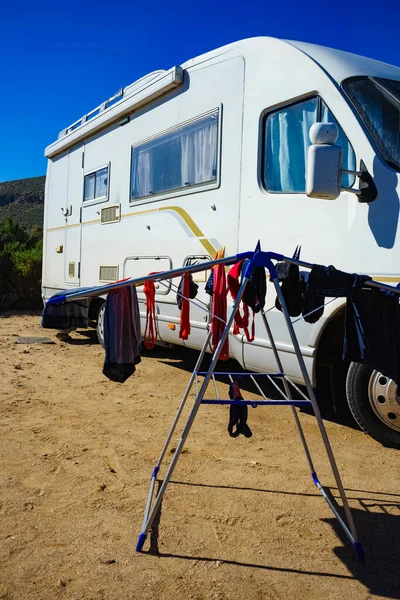 Zelten Strand Abenteuerkonzept Kleidung Zum Trocknen Wäscheleine Freien Mit Dem — Stockfoto