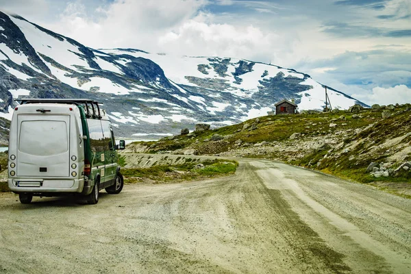 Gebirgslandschaft Und Wohnmobil Auf Der Touristischen Nationalroute Gamle Strynefjellsvegen Reisen — Stockfoto
