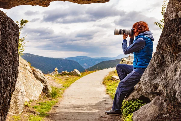 Femme Avec Caméra Sur Point Vue Vedahaugane Entrée Grotte Souterraine — Photo