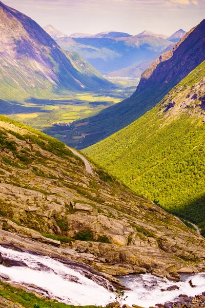 Norveç Avrupa Yeşil Yaz Vadisi Fromtrollstigen Dağ Alanı Üzerinde Görüntüleyin — Stok fotoğraf