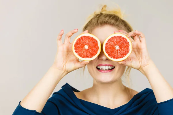 Gezonde Voeding Verfrissende Voedsel Vol Vitaminen Vrouw Met Zoete Heerlijke — Stockfoto