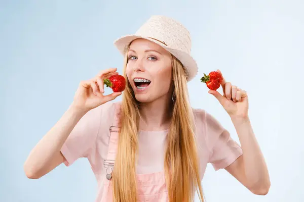 Jovem Adolescente Alegre Feliz Pronto Para Verão Vestindo Roupa Rosa — Fotografia de Stock