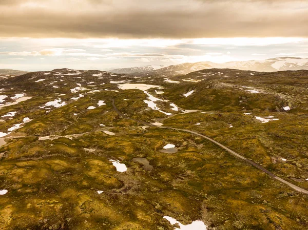Дорога Через Горный Пейзаж Вдалеке Снежные Вершины Ледники Национальный Туристический — стоковое фото