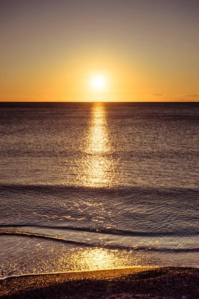 Szenischer Sonnenuntergang Oder Sonnenaufgang Über Der Meeresoberfläche Natürliche Landschaft Schöne — Stockfoto