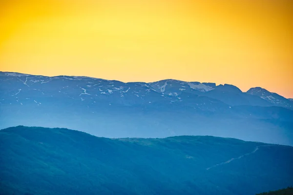 Pôr Sol Sobre Montanhas Paisagem Norueguesa Noruega — Fotografia de Stock