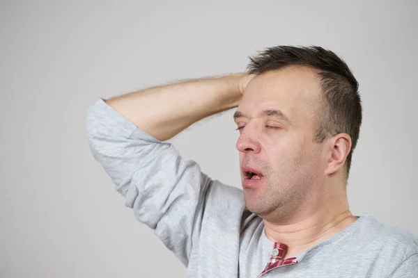 Slaperig Vermoeid Verward Man Problemen Wakker Harde Ochtend Levensstijl Concept — Stockfoto