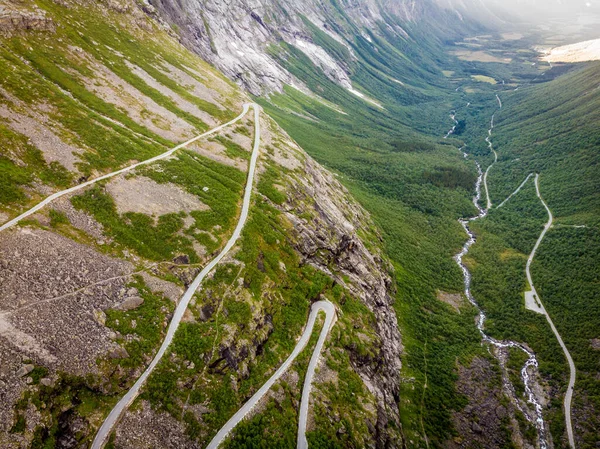 空中风景 挪威欧洲的特洛尔斯蒂根 Troll Path Trollstigen 或特洛尔斯蒂文绕行风景秀丽的山路 国家旅游路线 — 图库照片